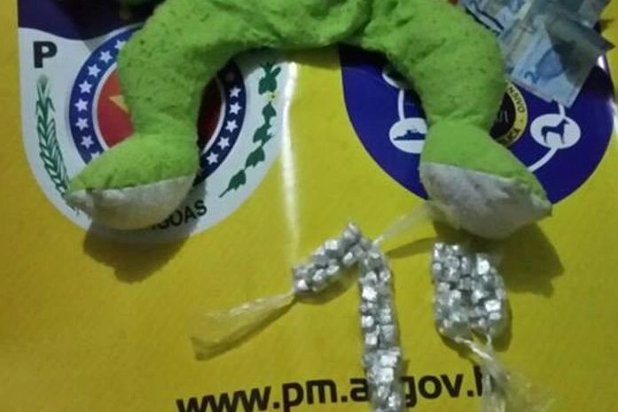 Duas mulheres são presas por tráfico de drogas em Campo Alegre