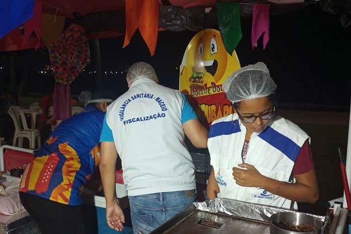 Mel clandestino e cigarros: Vigilância Sanitária fiscaliza venda de produtos no São João Massayó