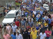Galba Novaes participa de caminhada em Anadia e recebe reconhecimento da população