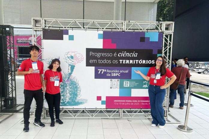 Estudantes do SESI levam projeto de borracha biodegradável à SBPC Jovem 2025