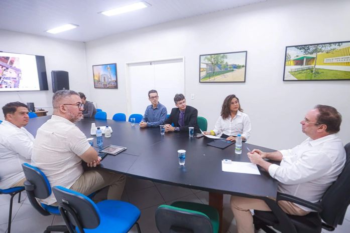 Prefeito Luciano Barbosa oficializa doação de terreno à Polícia Federal