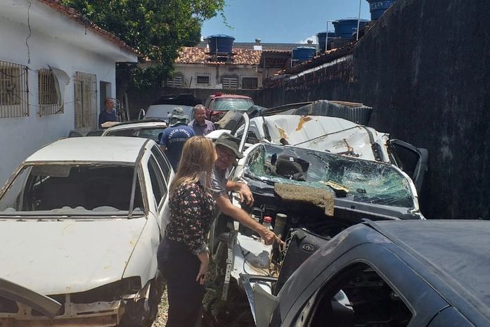 Operação interdita “ferro-velho”