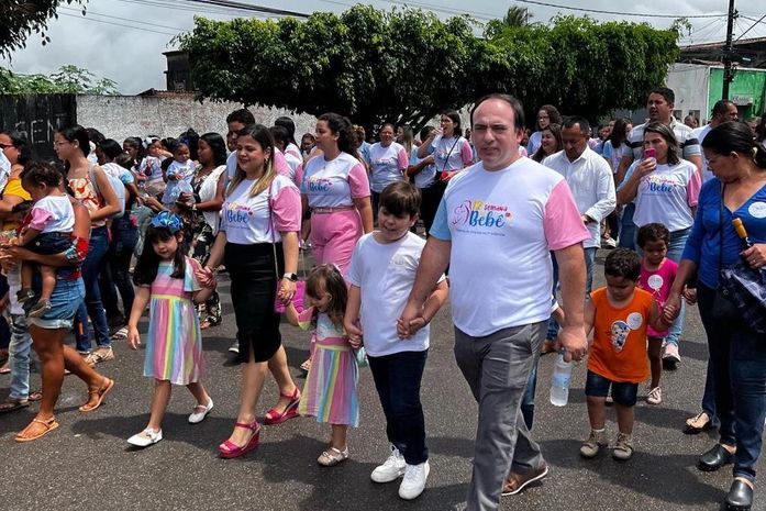Evento foi marcado com um desfile pelas ruas, prefeito Leandro Silva presente