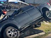 Motorista atinge poste após perder controle de caminhonete em Marechal Deodoro