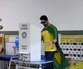 Ao som de “Brasil”, influenciador alagoano Rico Melquiades vota em Maceió