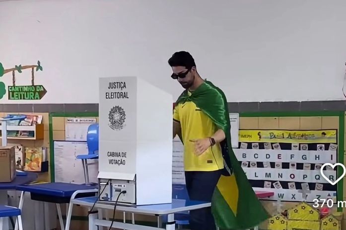 Ao som de “Brasil”, influenciador alagoano Rico Melquiades vota em Maceió