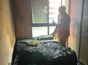 Mulher é socorrida com falta de ar após incêndio em apartamento na Ponta Verde