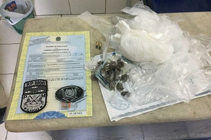 Homem é preso com drogas e munições no conjunto Otacílio Holanda