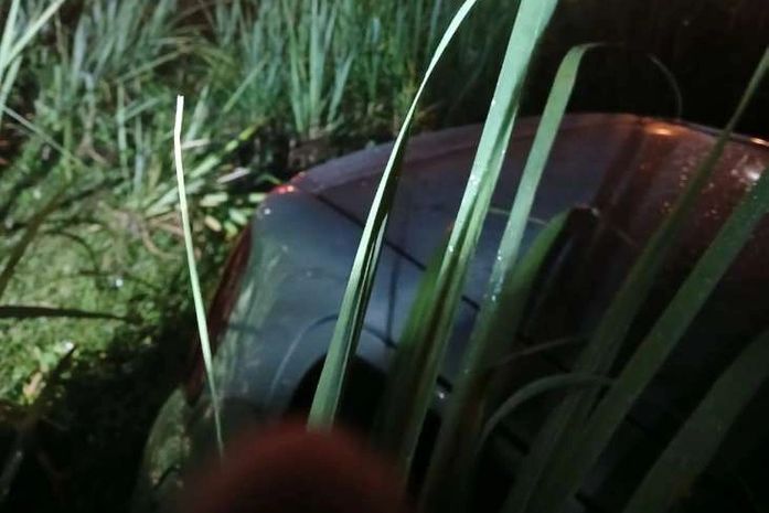 Com ferimentos a tiros, homem é encontrado morto dentro de veículo em área de mata na parte alta de Maceió