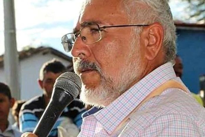 Prefeito decreta redução de salários visando tocar obras no município