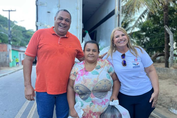 Tradição mantida! Prefeitura de Coqueiro Seco distribui 6 mil kg de peixe, arroz e leite de coco à população