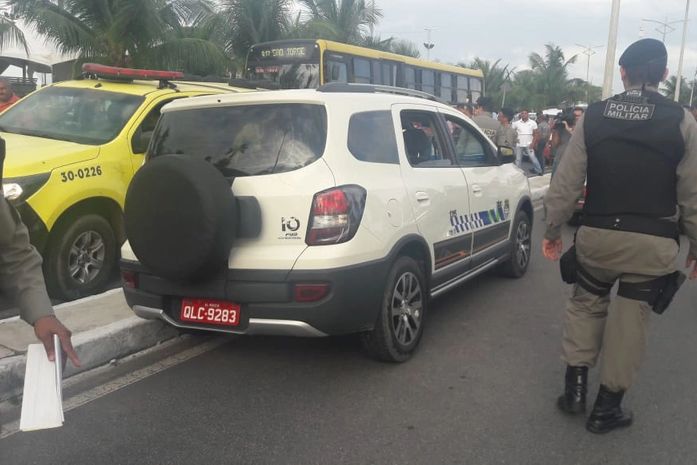Suposto latrocínio: taxista é executado dentro de veículo na avenida principal do Jaraguá