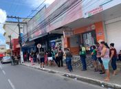 Consumidores fazem filas em lojas de Arapiraca na tentativa de aproveitar as ofertas de Black Friday