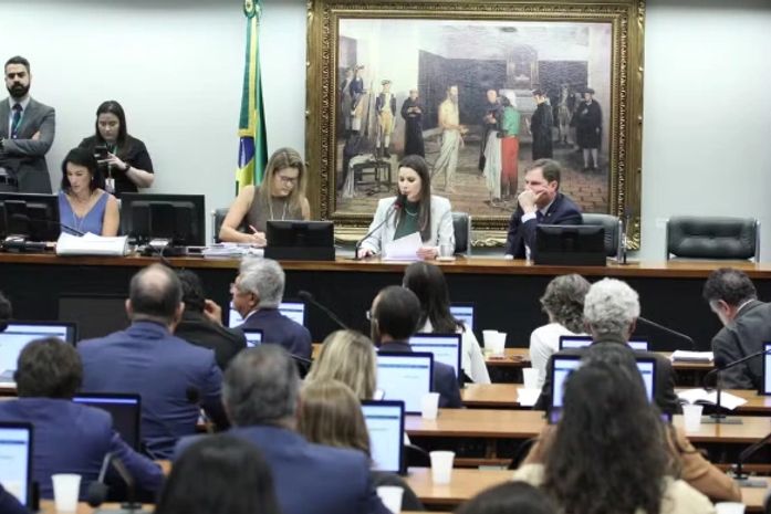 CCJ da Câmara aprova PEC que pode acabar com aborto legal no Brasil