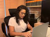 “Evitar que as crianças fiquem desamparadas”: advogadas analisam PL para filhos e dependentes de vítimas de feminicídio