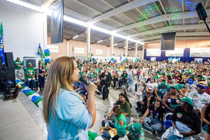 Diante de uma multidão, Rute Nezinho assume compromisso com políticas públicas para mães atípicas e cuidadoras
