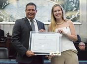 Deputada Cibele Moura homenageia Maurício Quintella com maior honraria do Parlamento alagoano