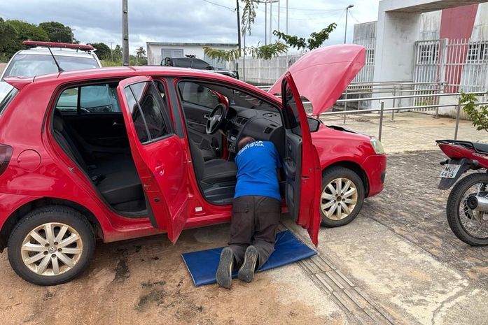 Morte de casal encontrado desacordado dentro de veículo foi acidental, por vazamento no escape, aponta perícia