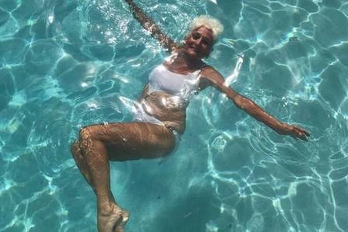 Em app de paquera há 8 meses, idosa de 83 anos já fez sexo com mais de 50 homens