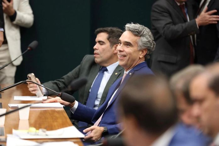 Rafael Brito garante recursos para a continuidade do Pé-de-Meia em 2025