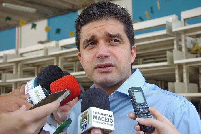 Rui Palmeira analisa processo de Impeachment como “barganha política”