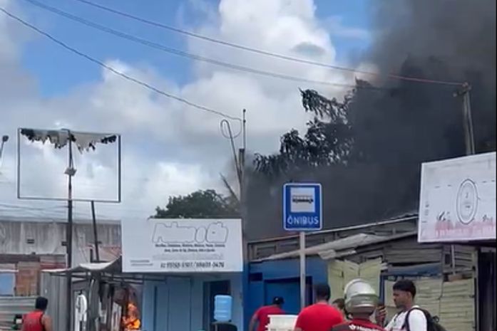 Incêndio em residência mobiliza bombeiros e assusta moradores na parte alta de Maceió