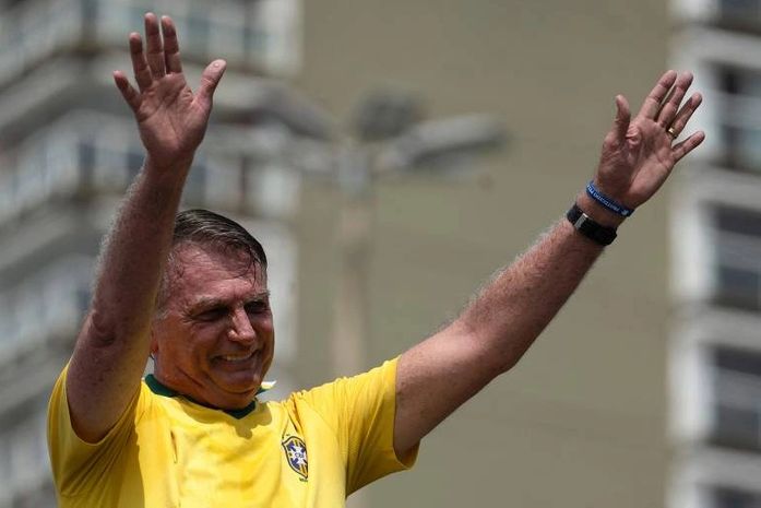 Bolsonaro prepara fuga do Brasil