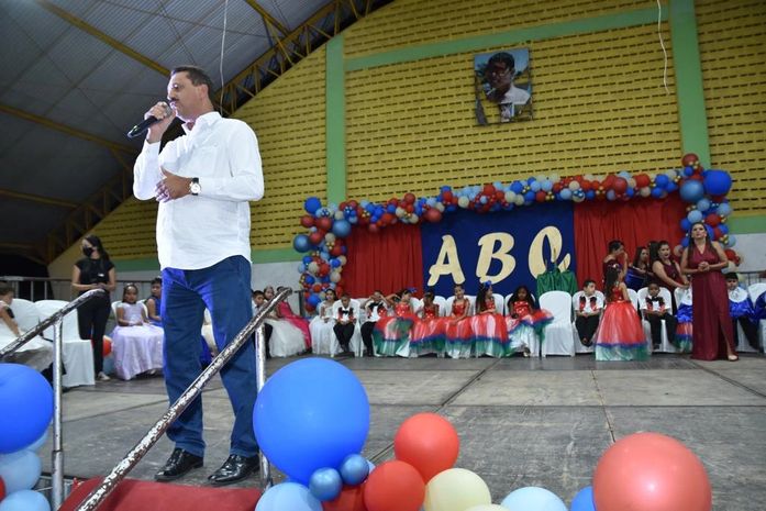Prefeito Marlan Ferreira participa da formatura do ABC no município Limoeiro de Anadia.