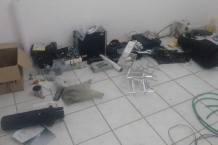 Comerciante é preso por receptação de equipamentos de telefonia