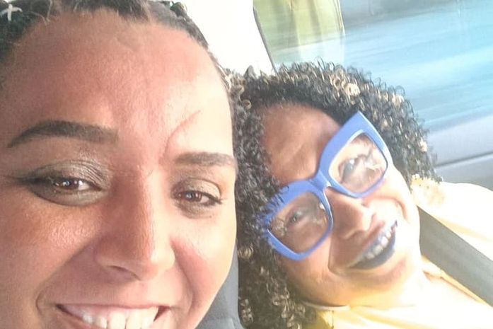 A Luana Santos atravessou 121 km para participar do Agosto Negro, em Maceió. Esta ativista, Arísia Barros, agradece a confiança