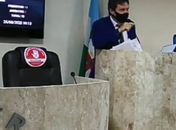 No plenário, vereador acusa colega de roubar seu celular e de 'ter pacto com satanás' 

