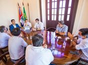 JHC reforça compromisso com desburocratização durante reunião com Ademi e Sinduscon