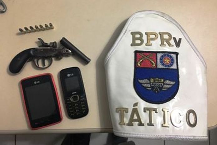 BPRv apreende pistola e prende acusado de embriaguez ao volante