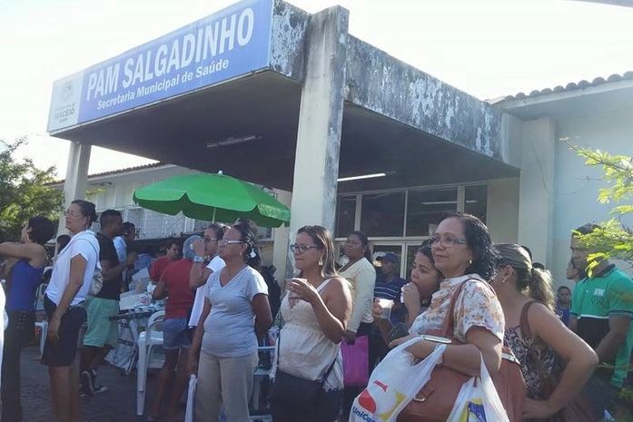 Atendimento médico no PAM Salgadinho é suspenso com protesto de servidores