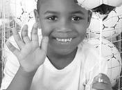 Miguel era o bebê da mamãe dele e  foi abandonado no elevador DE SERVIÇO.