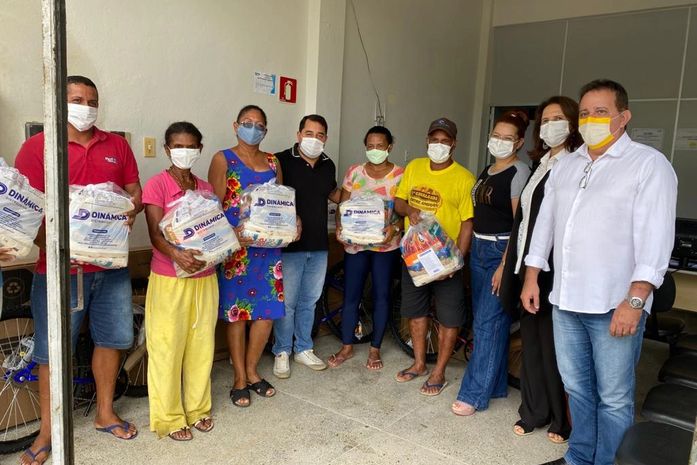 Conagreste entrega brindes da ação do Dia do Gari a trabalhadores de Tanque D’Arca
