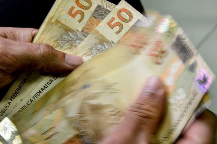 Orçamento de 2023 prevê salário mínimo de R$ 1.302
