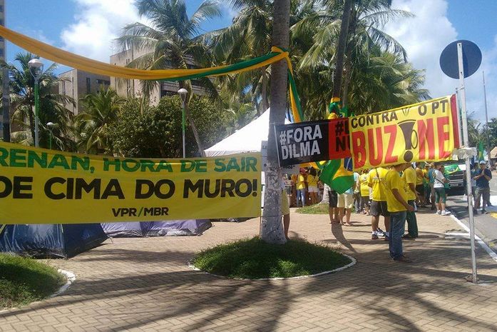 Ato alagoano cobra posicionamento de políticos sobre impeachment; deputados federais marcam presença