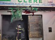 Rastro de destruição: Incêndio consome loja de conserto e venda de eletrodomésticos em Arapiraca