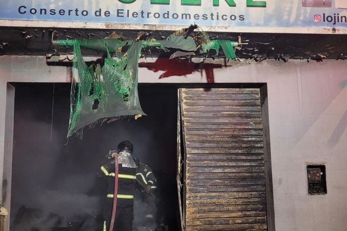 Rastro de destruição: Incêndio consome loja de conserto e venda de eletrodomésticos em Arapiraca