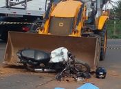 
Motociclista morre após colisão frontal entre moto e retroescavadeira no Agreste de Alagoas