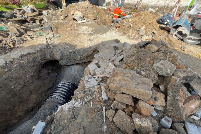 Obras de recuperação de drenagem são realizadas em ruas do Jacintinho