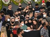 Marília Mendonça: Família e famosos chegam ao velório e fãs se despedem