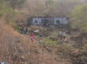 Vídeos mostram socorros às vítimas após ônibus tombar na AL-220, em São José da Tapera