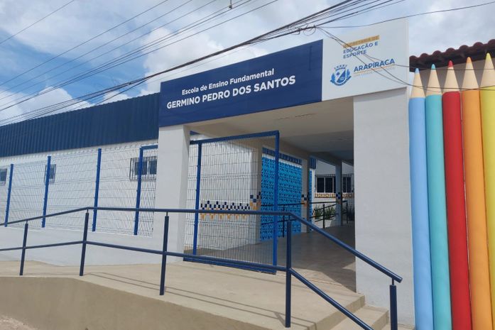 Prefeito entrega a Escola Germino Pedro, no Cangandu, totalmente reformada e modernizada à população