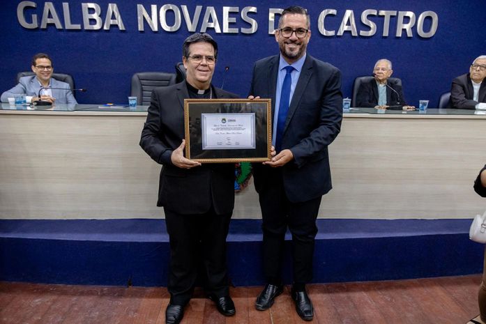 Leonardo Dias entrega Título de Cidadão Honorário de Maceió a Dom Beto Breis