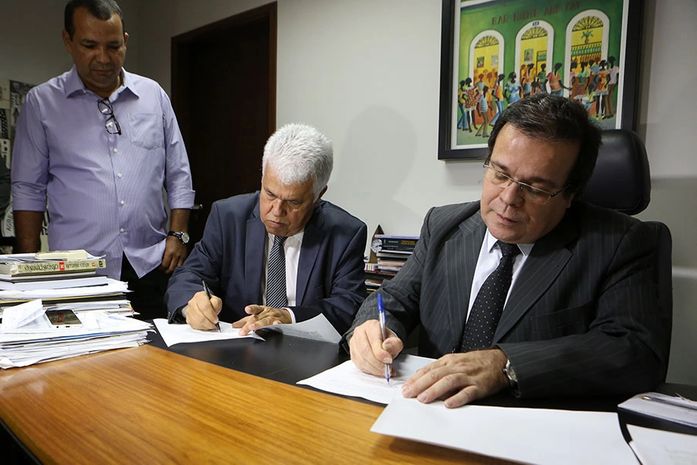Acordo foi assinado por Célio dos Santos e Thomaz Nonô, e homologado por Airan