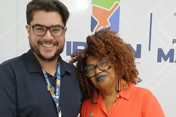 Mesmo tendo idades díspares, reverbera nesta ativista, Arísia Barros e Antônio Carvalho (IPLAN), a crença em revoluções que humanizam