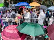 Fãs de Taylor Swift encaram chuva e horas de fila para primeiro show em São Paulo