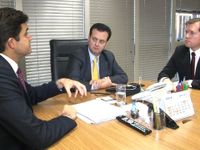 Prefeito Rui Palmeira durante encontro com ministro Gilberto Kassab e o deputado Marx Beltrão